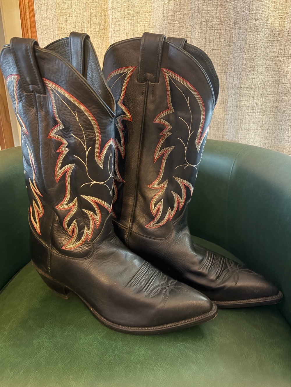 Justin Men's Black Leather Cowboy Boots with Red Accent Stitch size 11 EE wide